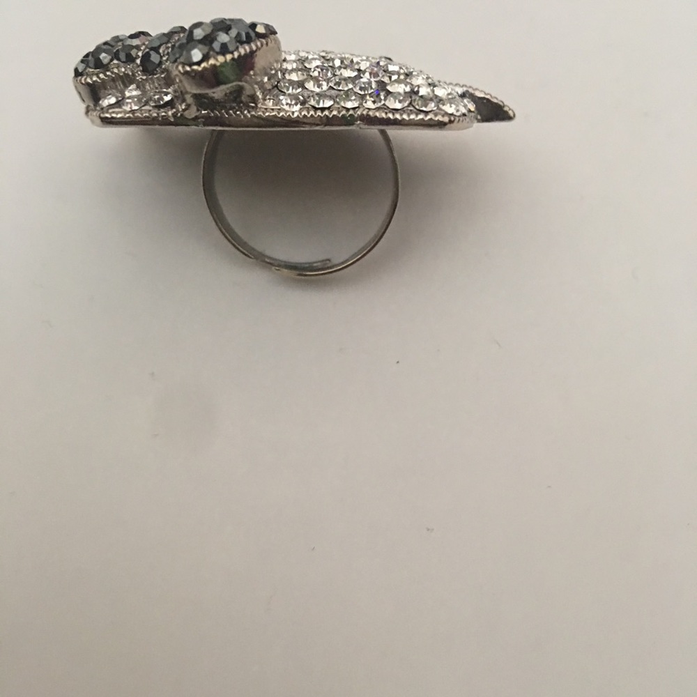 👗 Hello Kitty Large Adjustable Rhinestone Ring - Picture 4 of 6